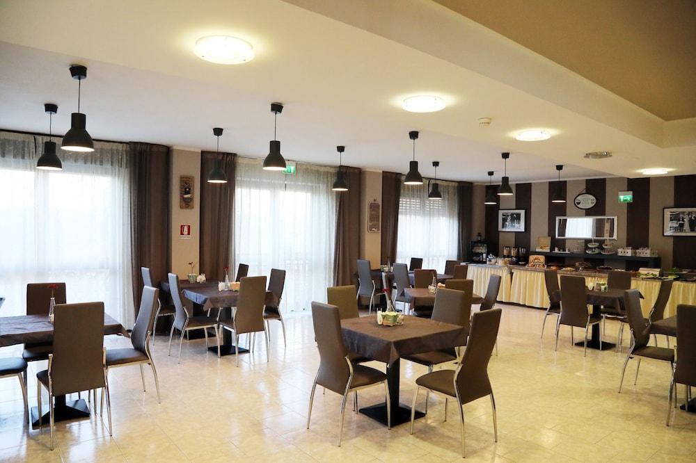 Hotel Fidenza Exteriör bild