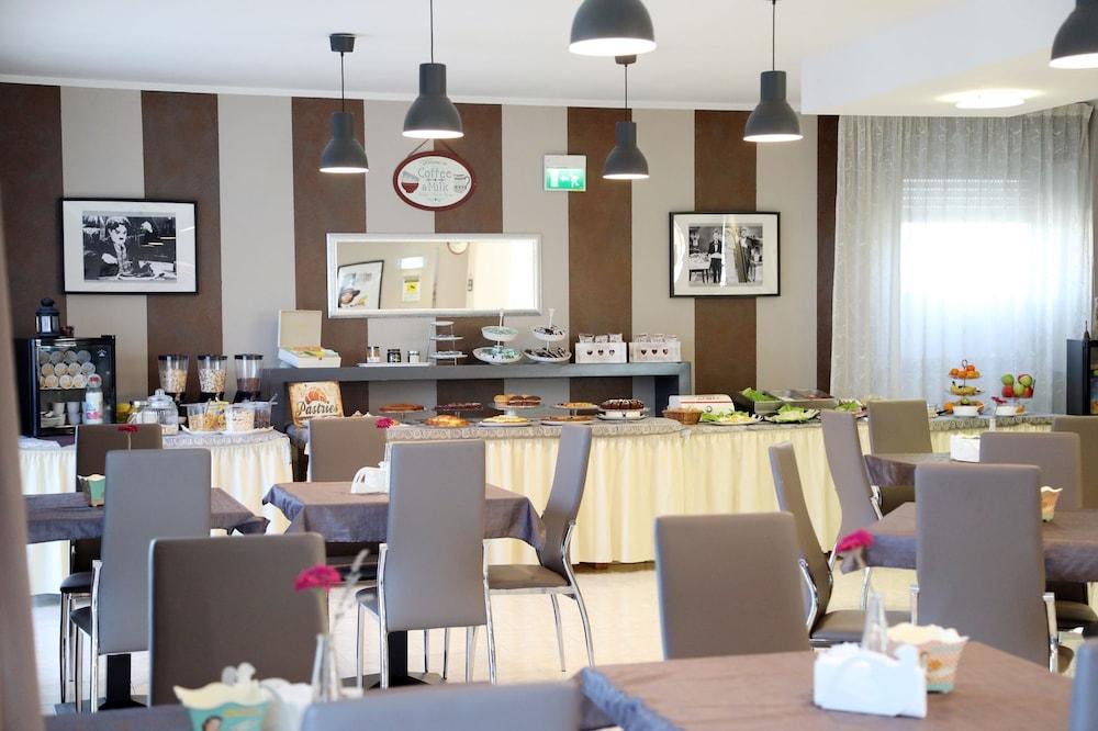 Hotel Fidenza Exteriör bild